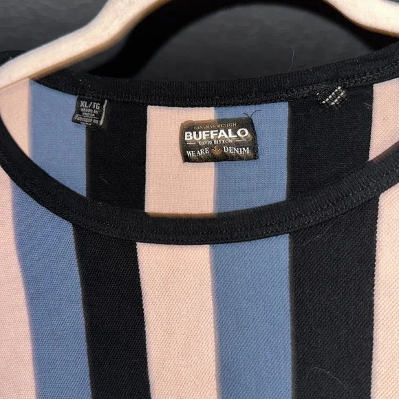 Near new men’s Canadian design Buffalo David edition stripped T-shirt. Size XL. - Picture 2 of 3